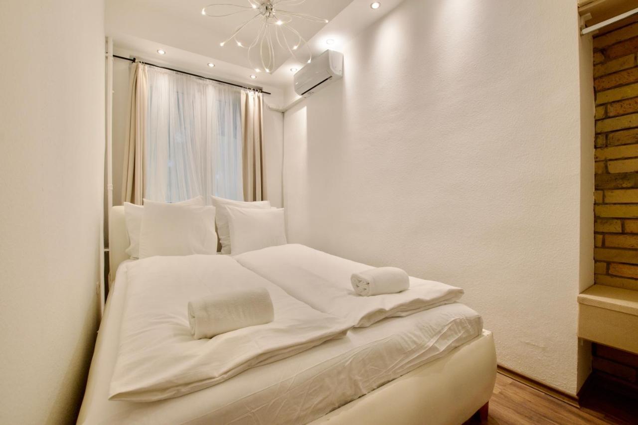 Standard Apartment By Hi5 - Center Of City Center Budapest Kültér fotó